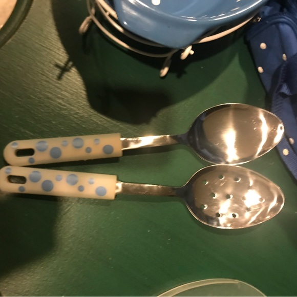 Temptations bakeware and carrier - Picture 4 of 4